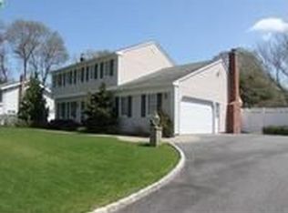 38 Woodland Rd, Miller Place, NY 11764