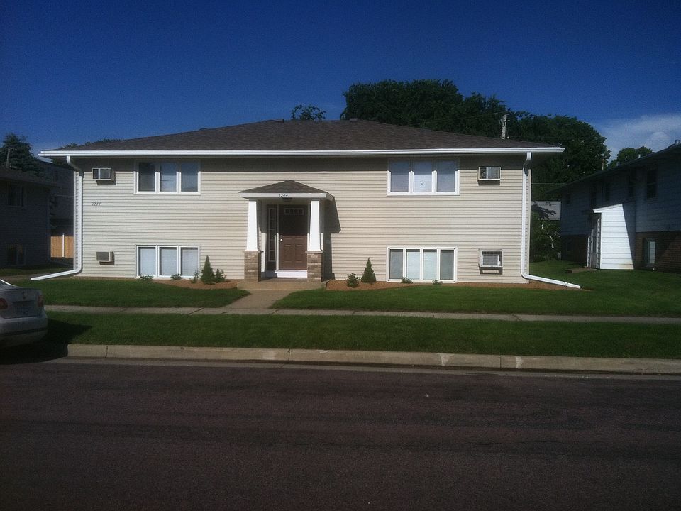 Well maintained 4-plex close to amenities