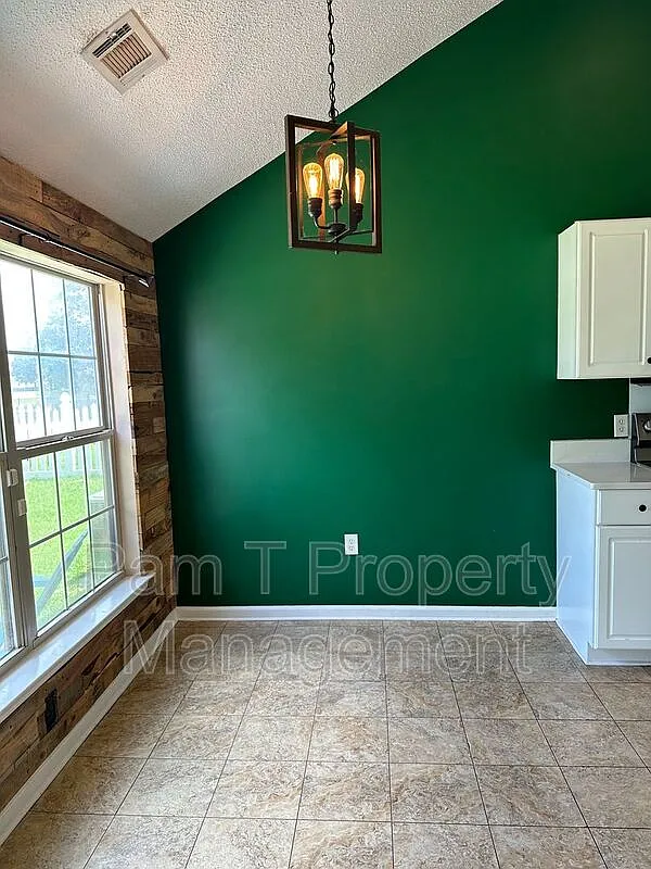 3 bed, 2.0 bath, 1505 sqft, $2,399 — Photo 4