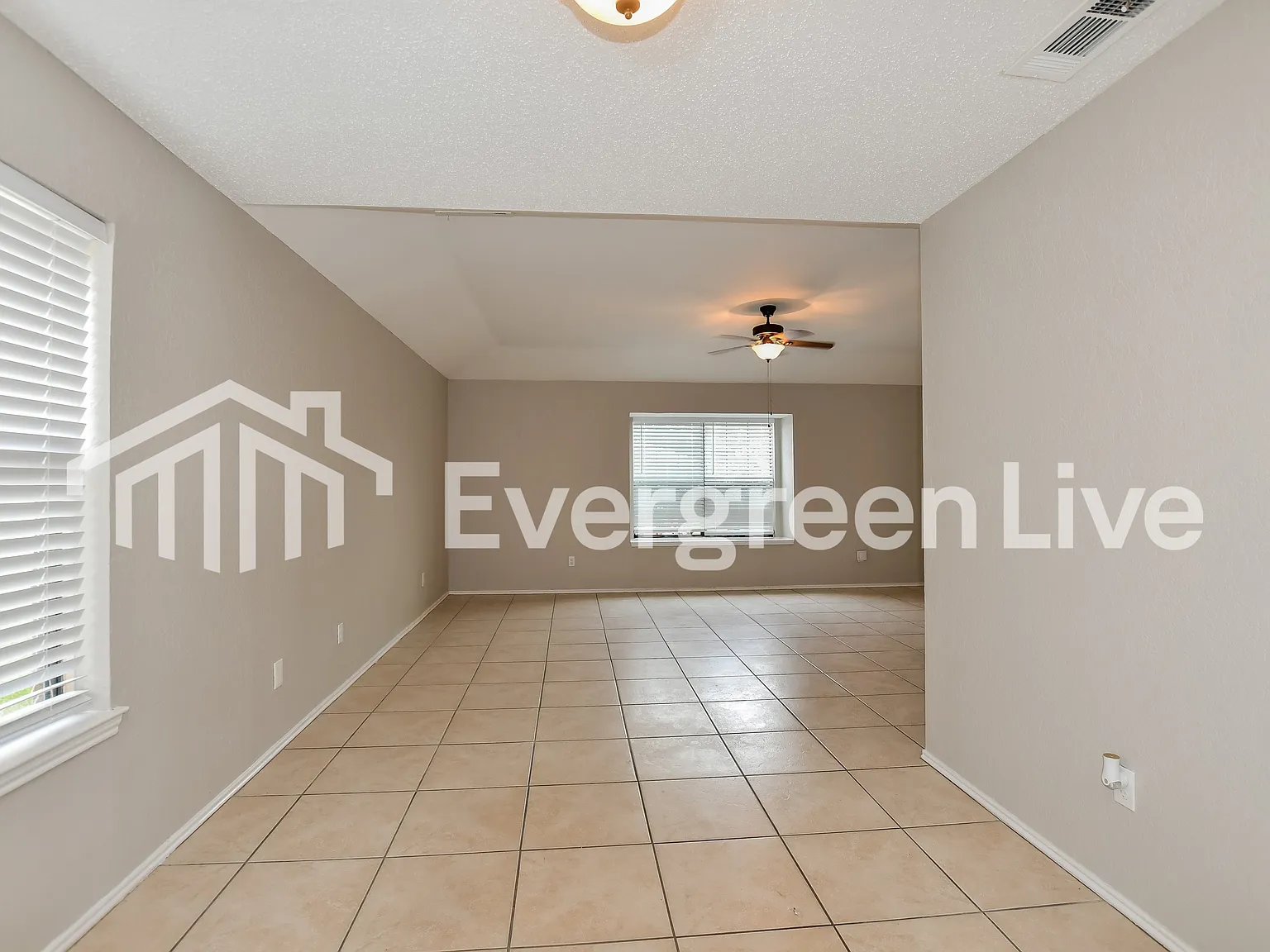 3 bed, 2.0 bath, 1930 sqft, $2,095 — Photo 3