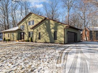 2304 Hunters Ridge Ct, Manitowoc, WI 54220