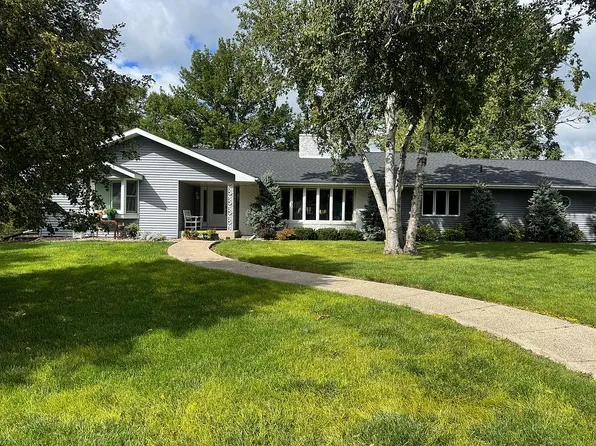 4 Golf Dr, Olivia, MN 56277