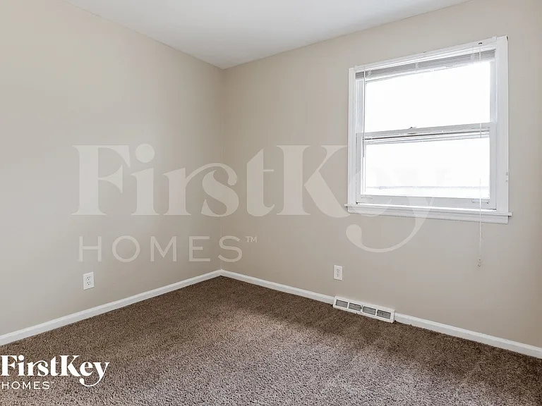 876 N Commonwealth Ave — Photo 13