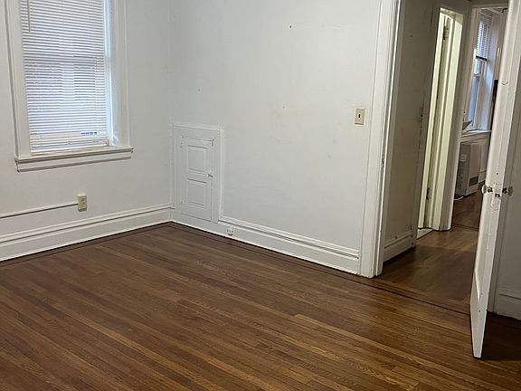 5th image of 42 W Holly St APT 28