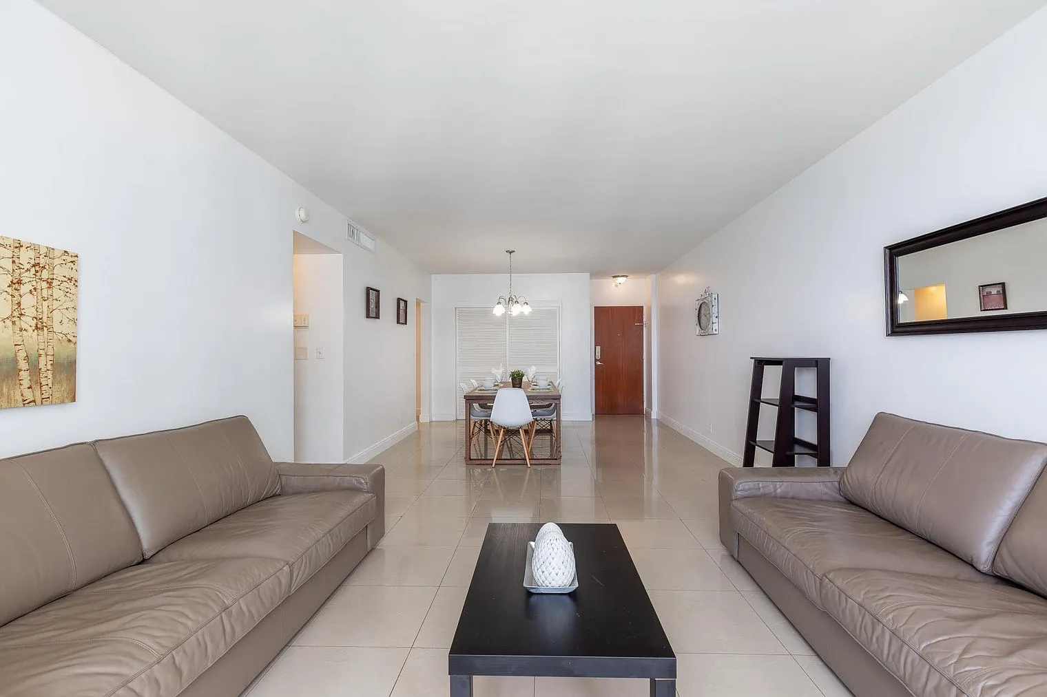 1 bed, 1.0 bath, 871 sqft, $5,431 — Photo 2