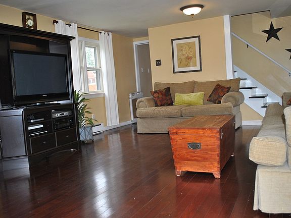 Spacious living room