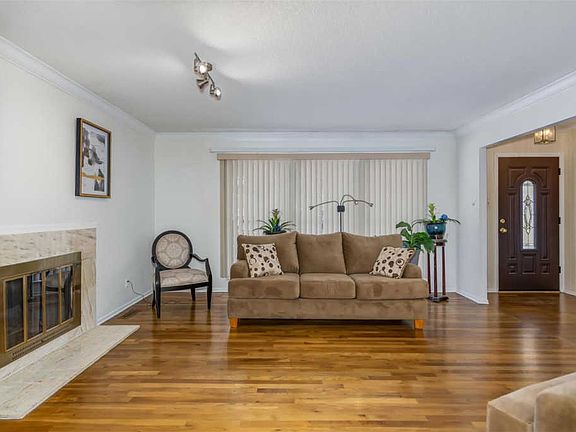 5th image of 3275 Kingsley Dr