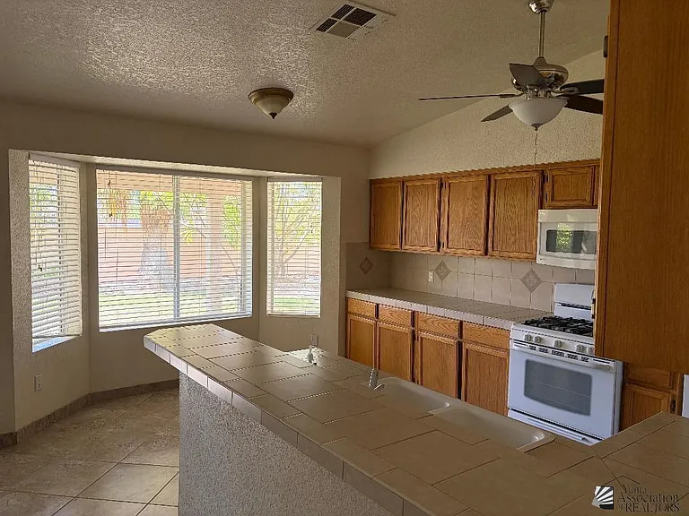 11251 E 27th Pl — Photo 8