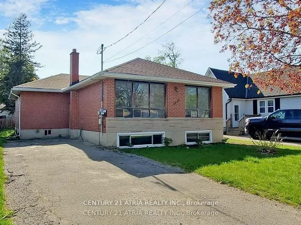 1212 Somerville St, Oshawa, ON L1G 4K8