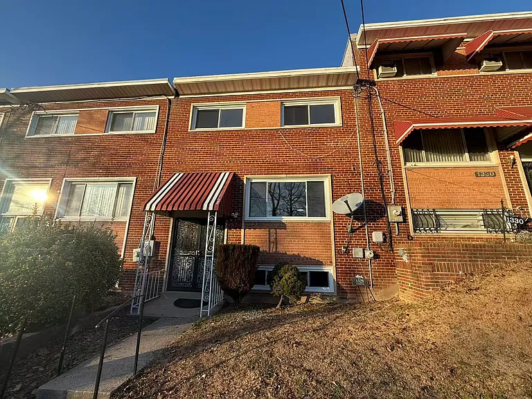 1328 W St NE — Photo 20