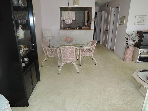 4th image of 124 Lakes End Dr APT C