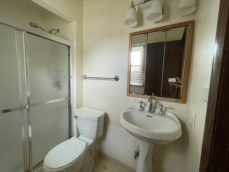 3014 Broadway N — Photo 31