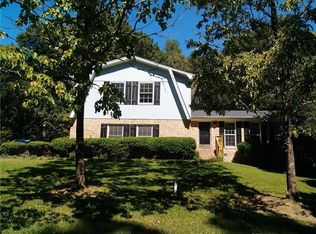 915 Ridgedale Dr, Lawrenceville, GA 30043