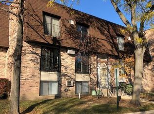 205 N Waters Edge Dr APT 301, Glendale Heights, IL
