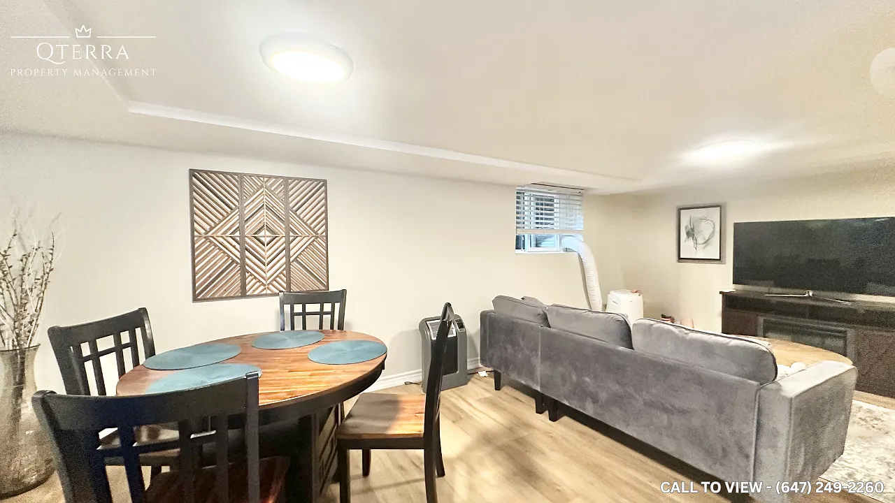58 S Kingsway, Toronto, Ontario M6S 3T3 — Photo 1