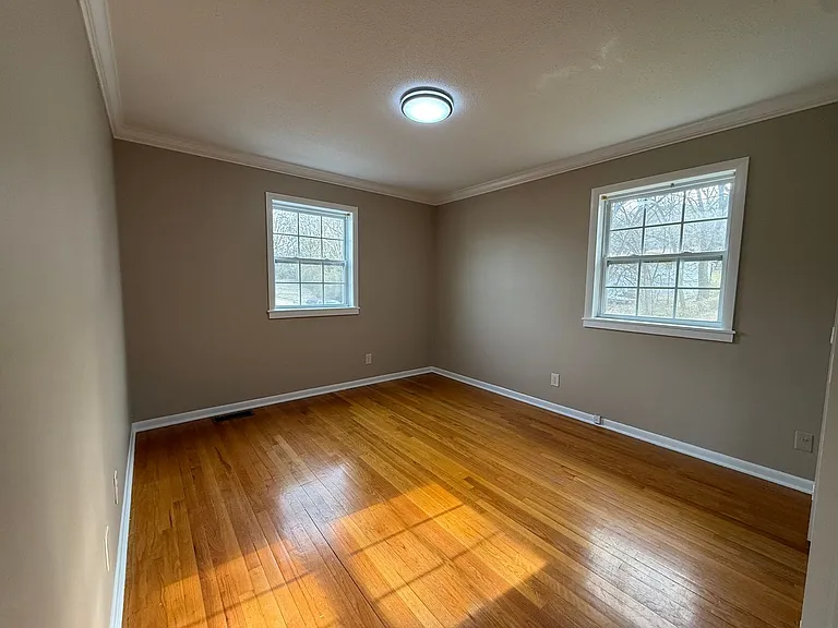 220 Brampton Rd — Photo 14