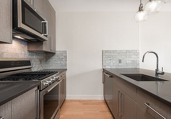 2nd image of 209 Kent St #3