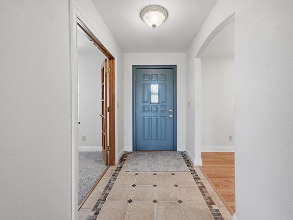 5th image of 10422 SW 10th Ave