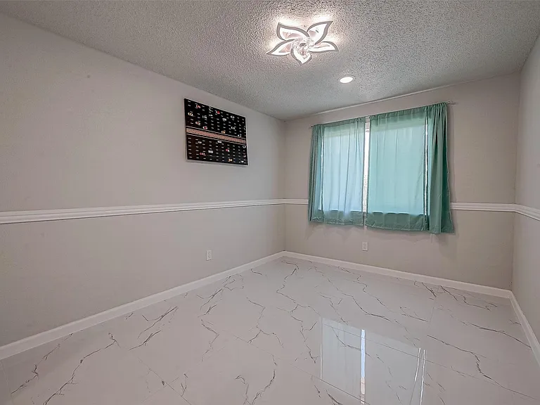 12055 Fairpoint Dr — Photo 20