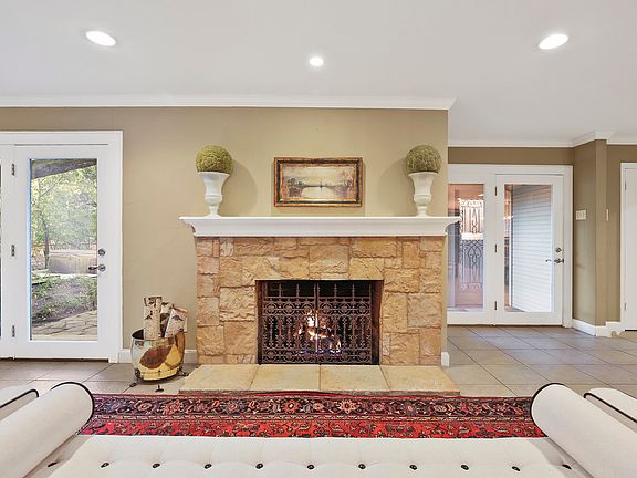 4th image of 6050 Royal Crest Dr