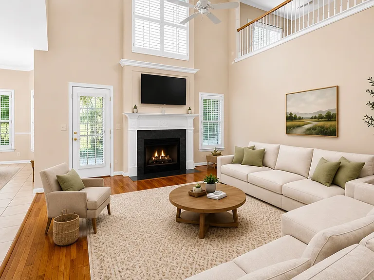 1034 Ridglea Dr — Photo 2