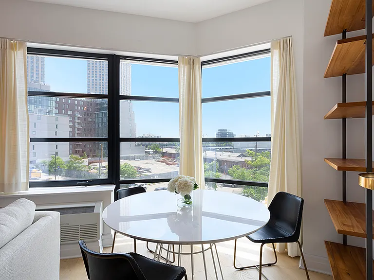 1333 Jackson Ave #4E — Photo 2