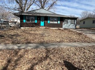 316 Holiday Dr, Lansing, KS 66043