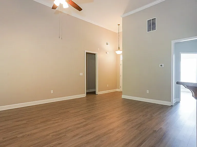 215 Village Park Dr — Photo 5