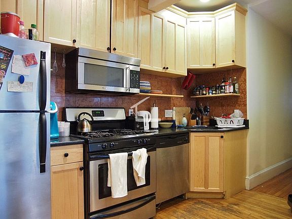 4th image of 69 Babcock St #69
