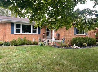 63 Michigan Ave, Marysville, MI