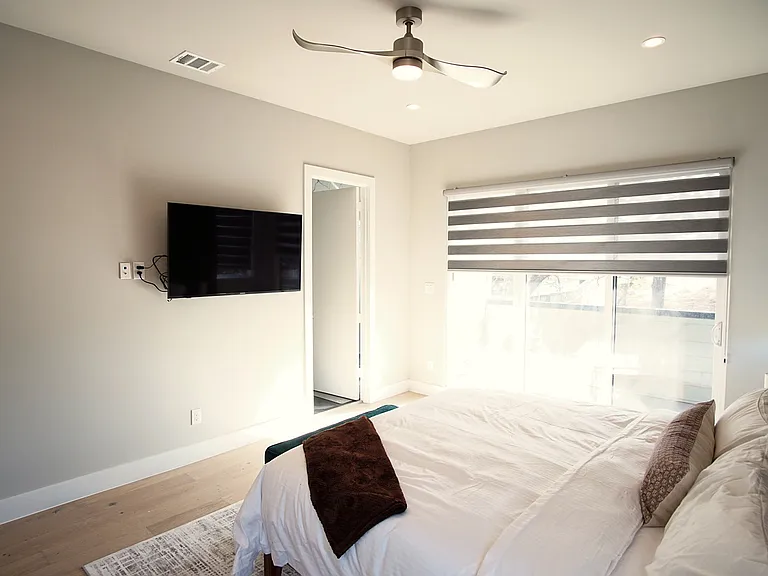 2228 Wycliff Ave — Photo 10