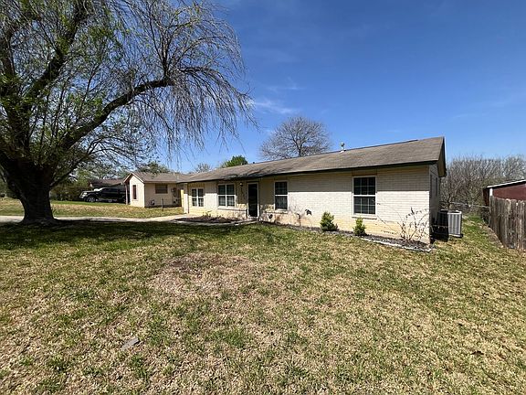 3rd image of 7521 Valley Oak St