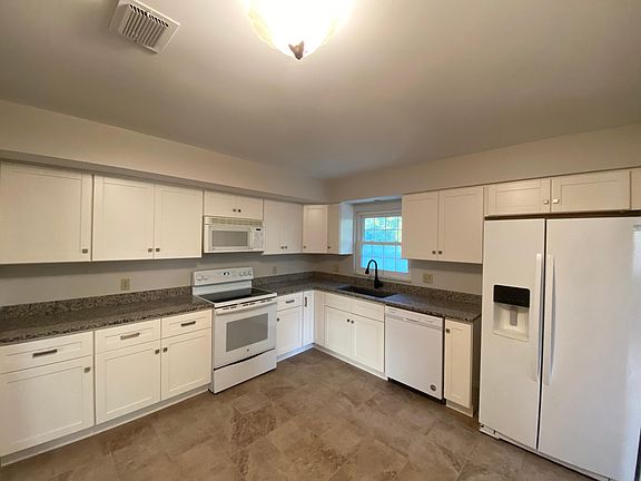 Newly remodeled Aug 2021 kitchen with large farmhouse sink and granite countertops.