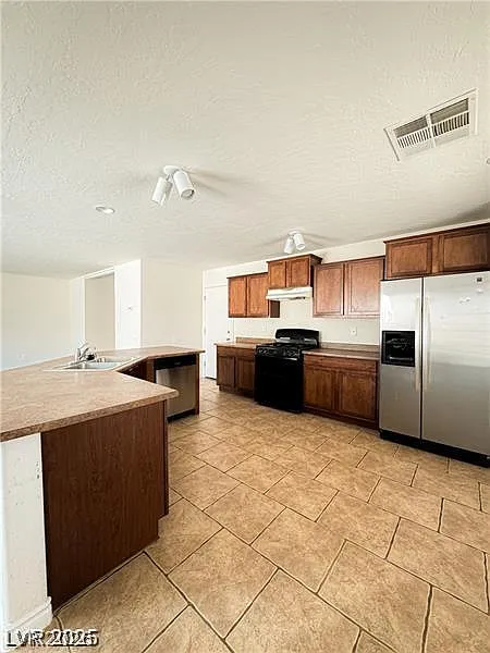 3 bed, 2.5 bath, 1711 sqft, $2,050 — Photo 3