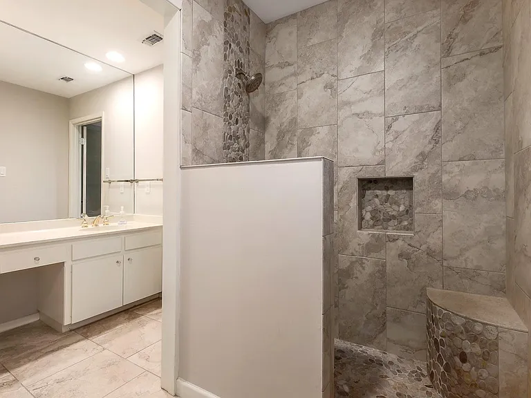 6200 Rain Creek Pkwy — Photo 20