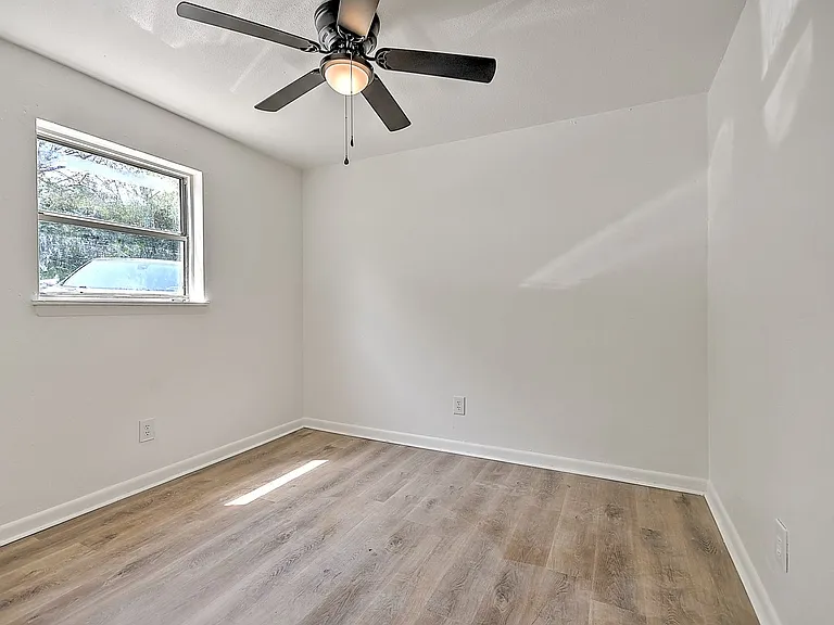 716 W G St — Photo 14