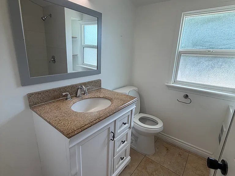312 E Peace St — Photo 10