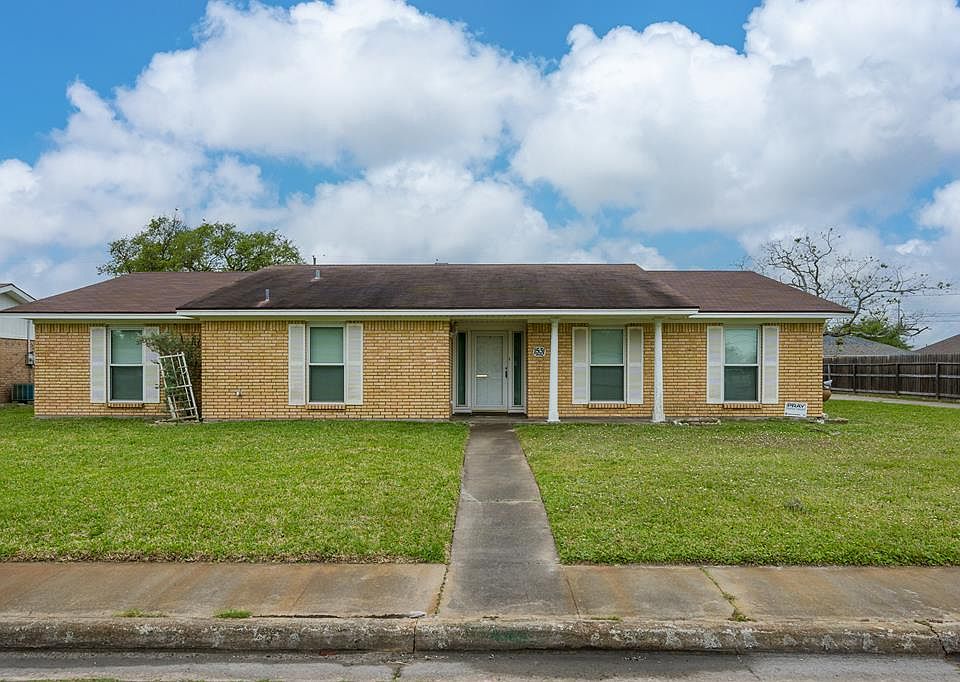 1st image of 1531 W Palm Dr