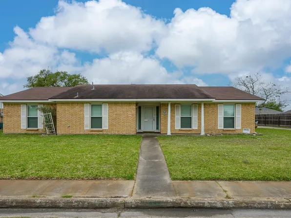 1531 W Palm Dr, Aransas Pass, TX 78336