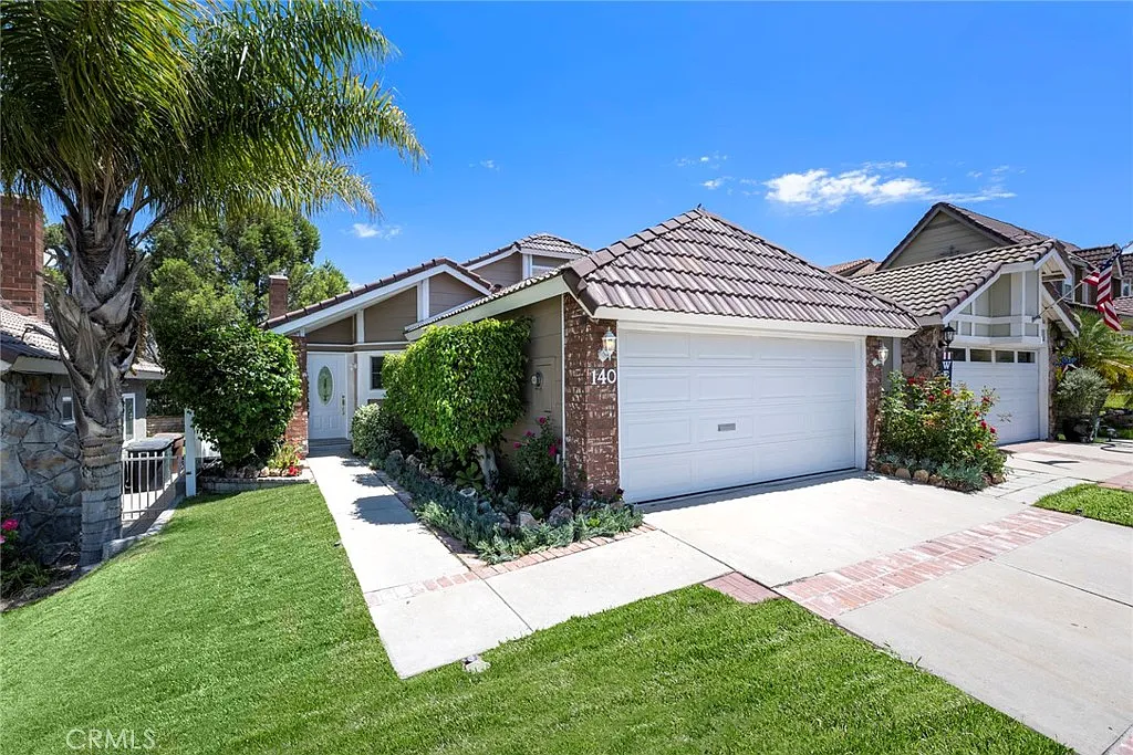 3 bed, 1171 sqft, $4,200 — Photo 3