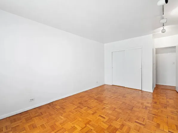 30 West 60th Street image 7 of 16