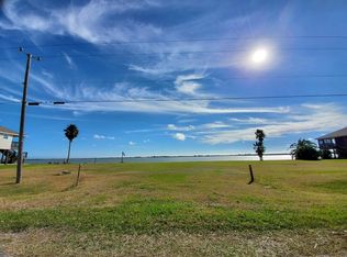 1452 W Bayshore Dr, Palacios, TX 77465