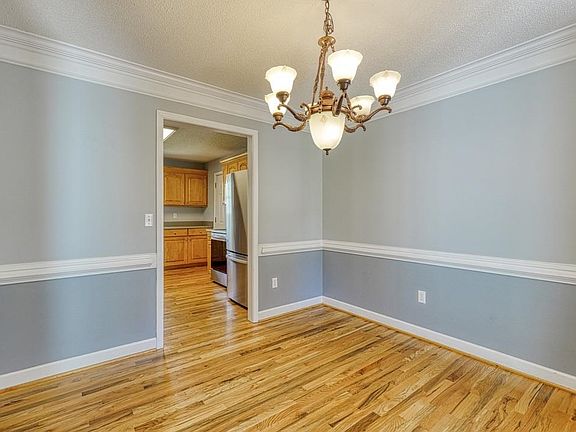 3rd image of 860 Thackston Dr