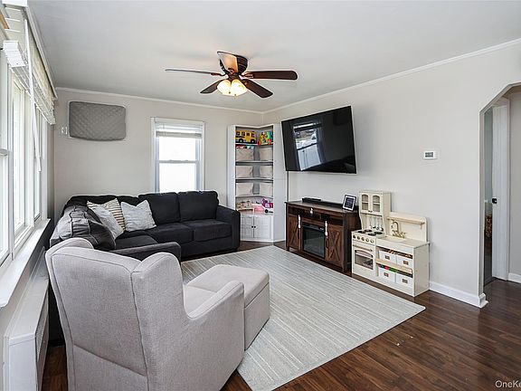 5th image of 75 Riverside Avenue
