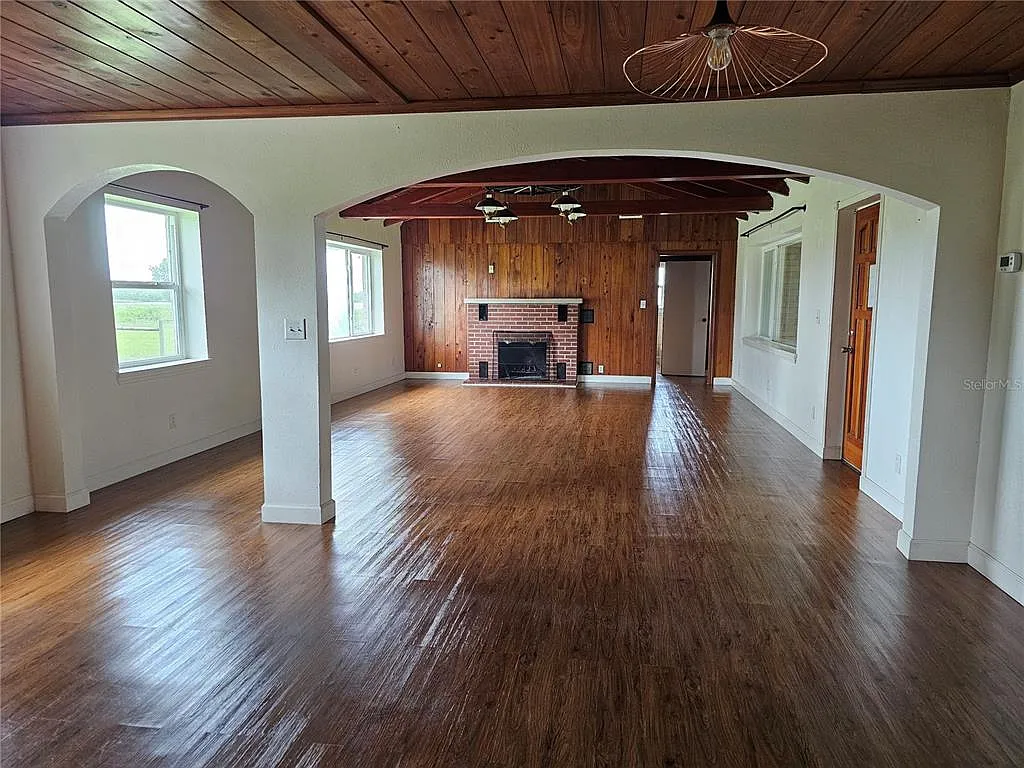 2 bed, 1.0 bath, 1492 sqft, $2,200 — Photo 4