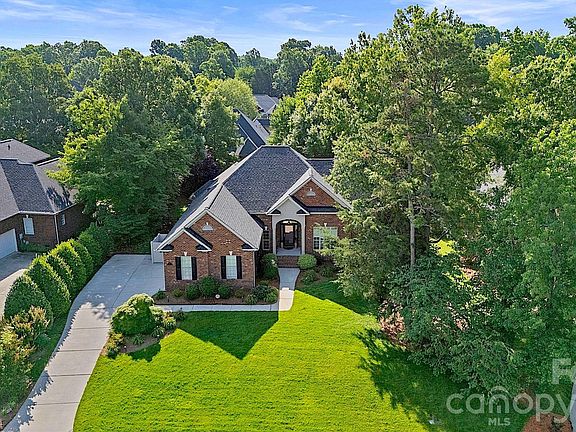 3rd image of 526 Ballymote Ct