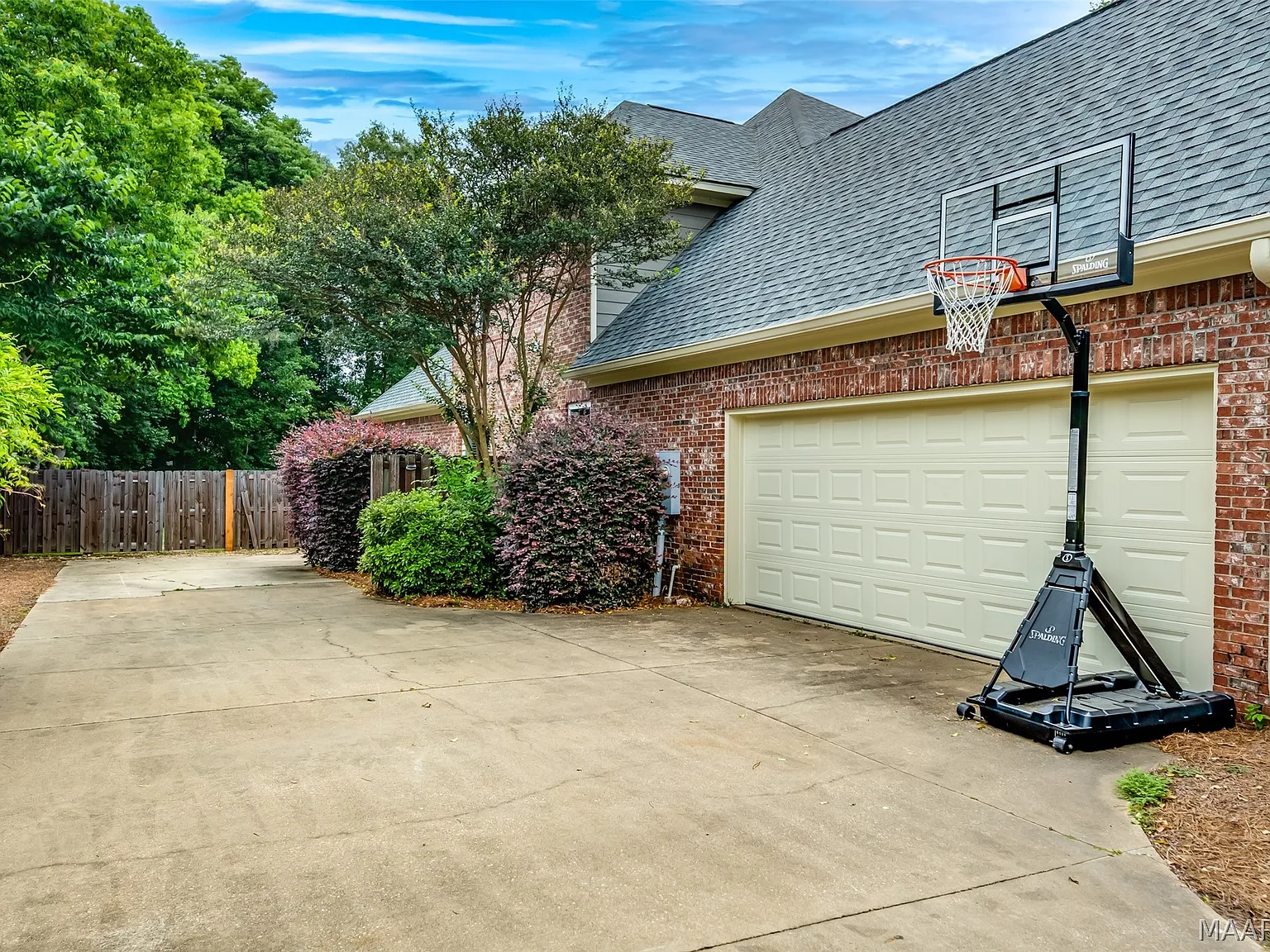 4 bed, 3.5 bath, 3120 sqft, $3,400 — Photo 2