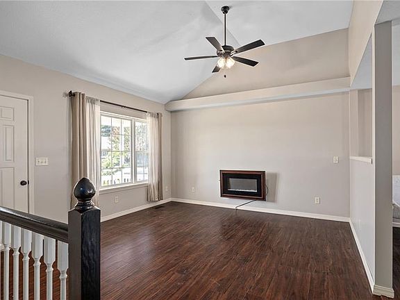 4th image of 714 Harris Ln