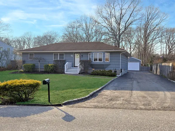 50 Oregon Avenue, Medford, NY 11763