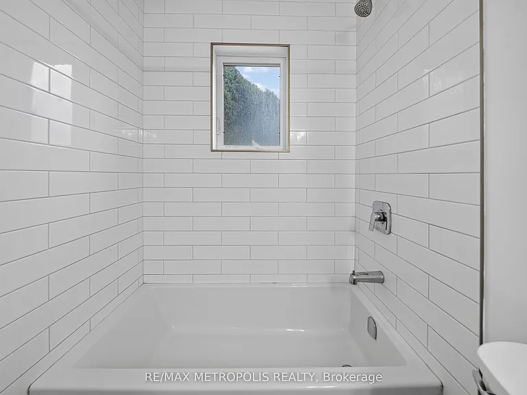 55 Russ St — Photo 17